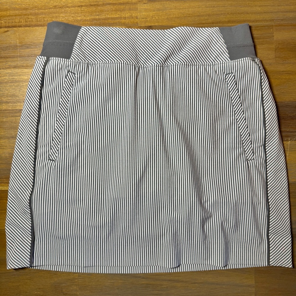 Athleta, Brooklyn Striped Gray Women's Skort, size 2